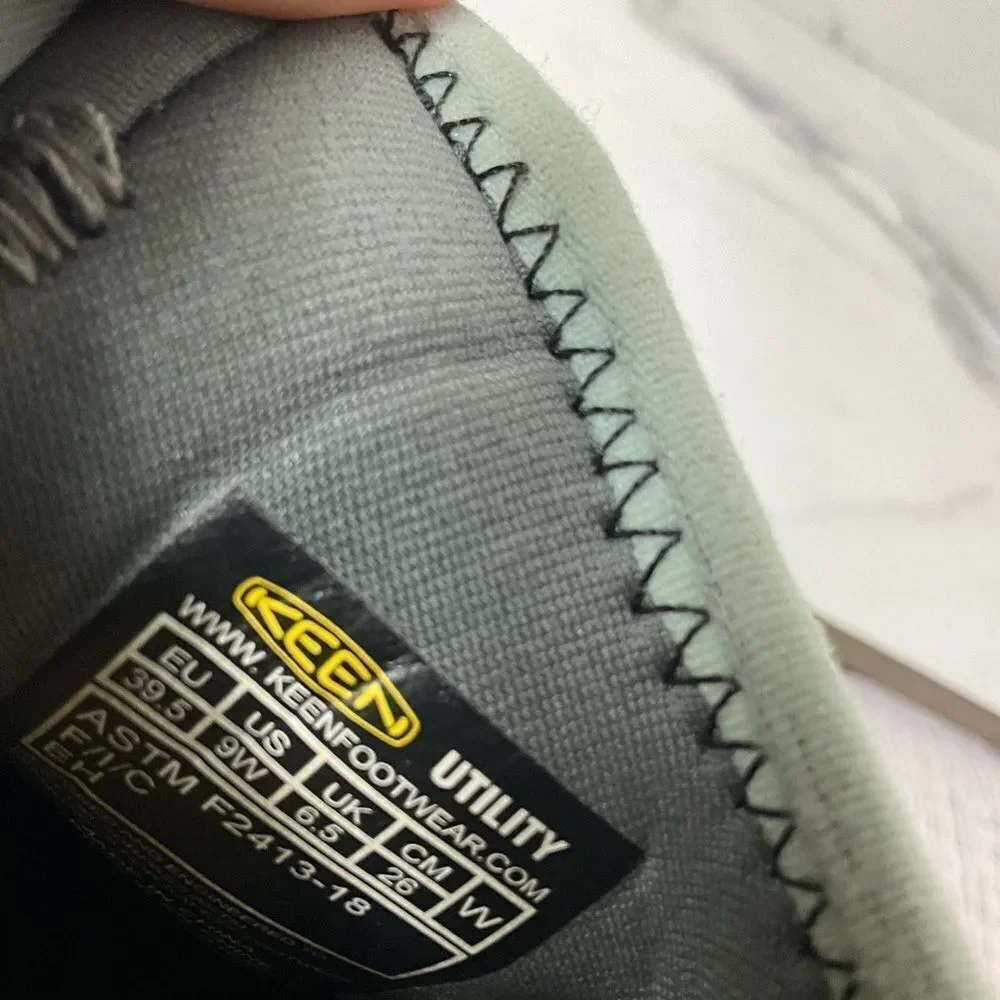 Keen Women's Black and Gray Sneakers